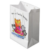 Whimsical Cats met Birthday Cake Medium Cadeauzakje (Voorkant Gekanteld)