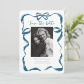 Whimsical Champagne Toren Save the Date Handgeteke (Staand voorkant)