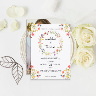 Whimsical Charm Wild Flower Krans Foto Huwelijk Kaart