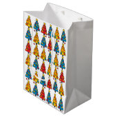 Whimsical Christmas Trees Medium Cadeauzakje (Voorkant Gekanteld)