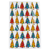 Whimsical Christmas Trees Medium Cadeauzakje (Voorkant)