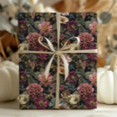 Whimsical Dark Moody Boho Bloemen Roze en Groen Cadeaupapier