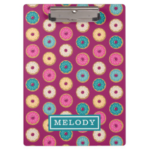 Whimsical Doughnut Pattern op Paars Klembord