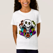 Whimsical Halloween Skelet en Bats Design T-shirt (Voorkant)