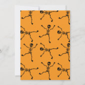 Whimsical Hand Drawn Skeleton Bow Lijst Halloween Kaart (Achterkant)