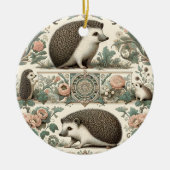 Whimsical Hedgehog Haven: Victoriaans bloemen Keramisch Ornament (Voorkant)