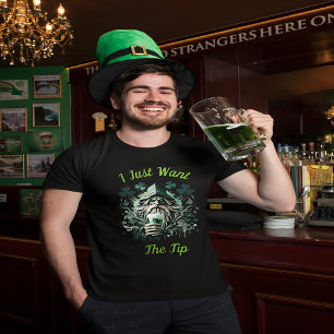 Whimsical kabouter genieten van een brouwsel t-shirt