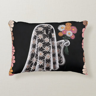 Whimsical Lace Ghost Illustratie met Bloemen Accent Kussen