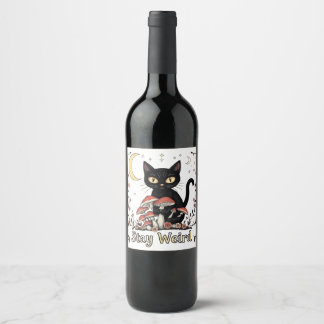 Whimsical noir kat omlijst door rode paddenstoelen wijn etiket