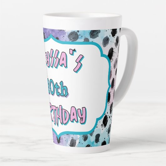 Whimsical Pastel Dalmatische Vlekken Verjaardag Latte Mok (Rechterhoek)