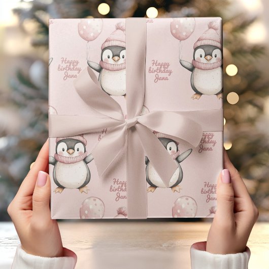 Whimsical Penguin Verjaardag | roze Cadeaupapier