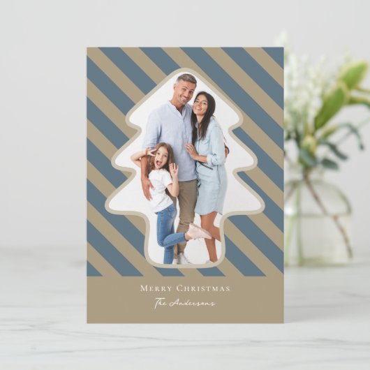 Whimsical Pine Tree Shaped Photo Merry Christmas Feestdagenkaart (Staand voorkant)