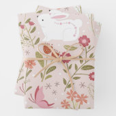 Whimsical Pink Rabbit and Floral Meadow Inpakpapier Vel (In situ)