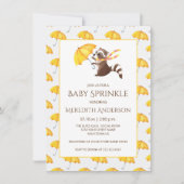 Whimsical Raccoon Gele Paraplu's Baby Sprinkle Kaart (Voorkant)