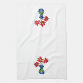 Whimsical Red Flowers in Blue Vase Theedoek (Verticaal)