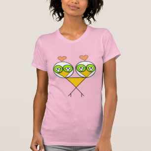 Whimsical roze schattige lovebirds met harten t-shirt
