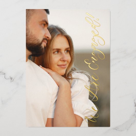 Whimsical Script Custom Photo Couple Engagement Folie Uitnodiging (Voorkant)