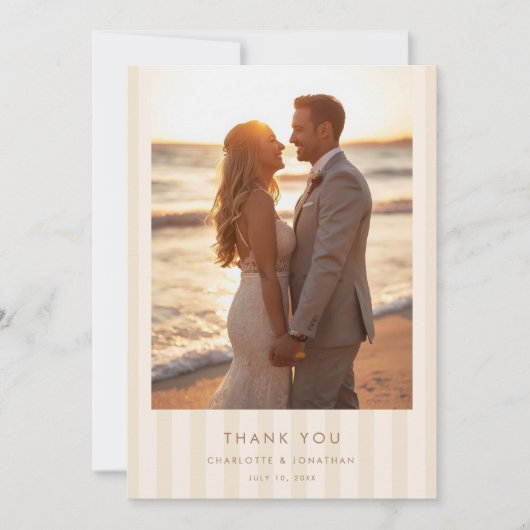 Whimsical Shell Monogram Coastal Wedding Bedankkaart (Voorkant)