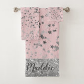 Whimsical Silver Stars op roze, gepersonaliseerd Bad Handdoek (Insitu)