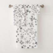 Whimsical Silver Stars over White Bad Handdoek (Insitu)