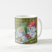 Whimsical Slaping Gnomes Personalized Koffiemok (Voorkant rechts)