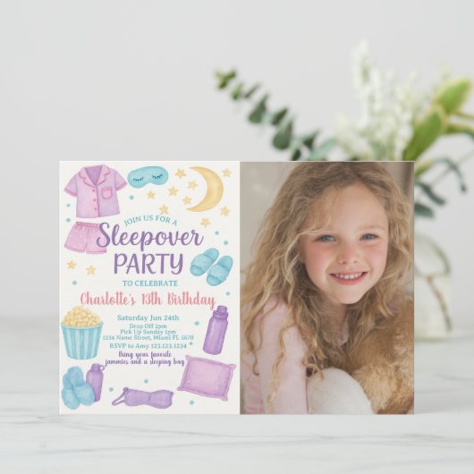 Whimsical Sleepover Party verjaardagsuitnodiging Kaart (Staand voorkant)