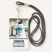 Whimsical Snowman in Winter Kerstmis Scene Badge (Achterkant met draagriem)