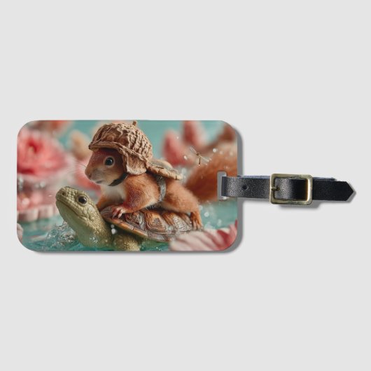 Whimsical Squirrel Riding a Turtle Bagagelabel (Voorkant (horizontaal))