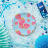 Whimsical Strawberry Pattern op Blue Papieren Bordje (Feest)
