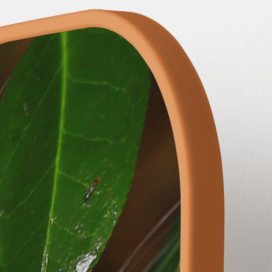 Whimsical The Cat en de Camellia Pickleball Paddle (Links Detail)