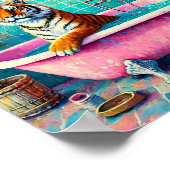 Whimsical Tijger in Roze Badkuip Boho Badkamer Art Poster (Hoek)