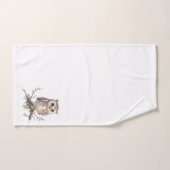 Whimsical Uil Perched in een Boom Bad Handdoek (Handdoek)