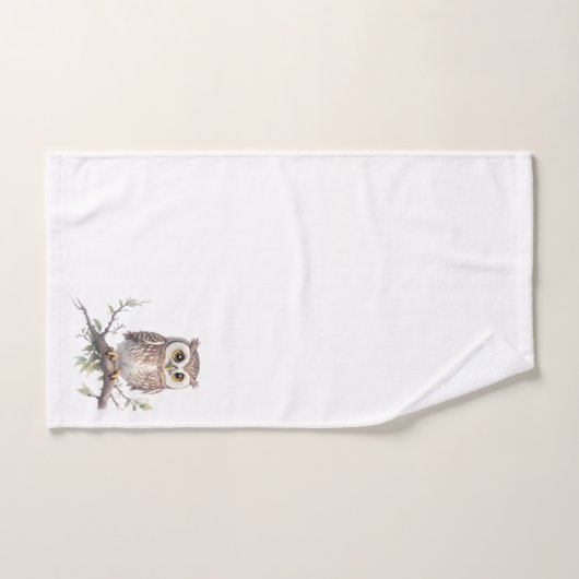 Whimsical Uil Perched in een Boom Bad Handdoek (Handdoek)