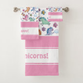 Whimsical Unicorns en Bright  Flowers Bad Handdoek (Insitu)