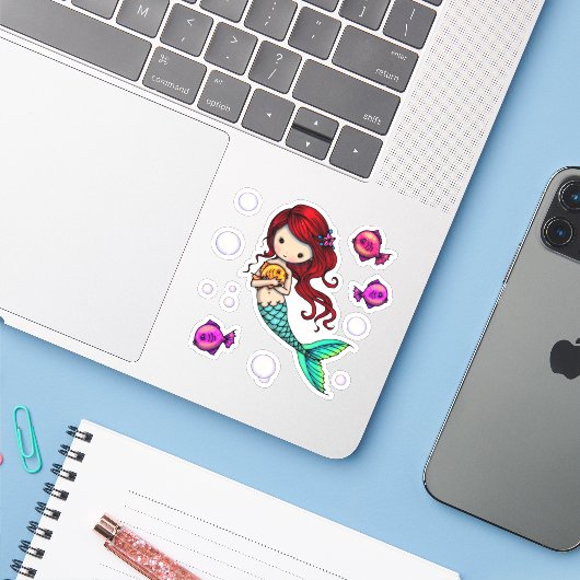 Whimsical Wereld Zoete Zeemeermin met Vis en Bubbl Sticker (Laptop met iPhone)