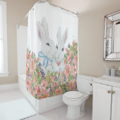 Whimsical White Bunny Rabbits, Pink Flowers Pastel Douchegordijn (In situ)