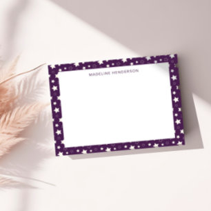 Whimsical White Stars Plum Paarse Monogram Notitiekaartje
