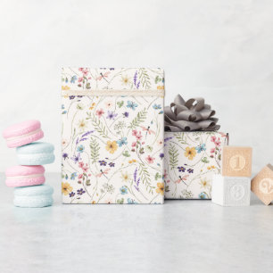 Whimsical Wildebloemen Weide Huwelijk Cadeaupapier