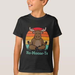 Whimsical Wildlife Na-moose-te Grappige Eland Yoga T-shirt