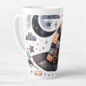 Whimsical Witch Pet en hemelse magie Latte Mok (Linkerhoek)