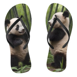 Whimsical Wonders: Baby-panda's spelen in het bos, Teenslippers