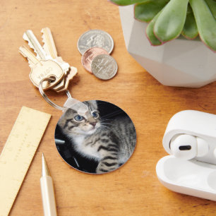 Whiskers of Trouble: Het ondeugende Tabby Kitten Sleutelhanger