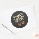Whiskey maakt me Frisky Classic Round Sticker (Envelop)