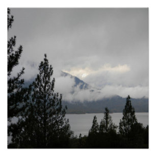 Whiskeytown Lake met de mistende mist... Perfect Poster