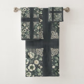 Whispered Clover Knotwork Garden Bad Handdoek (Insitu)