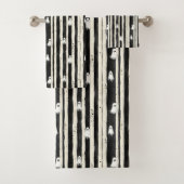 Whispers Between Stripes : Un Refrain Ghomajorité (En situation)