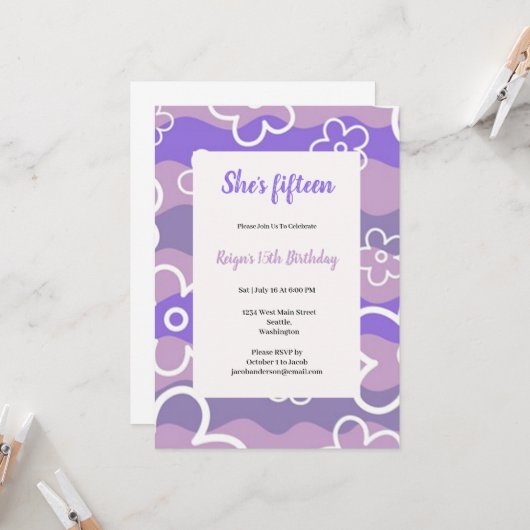 Whit and purple birthday party invitation  (Devant/Arrière en situation)