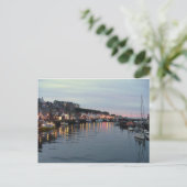 Whitby bij schemering briefkaart (Staand voorkant)