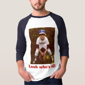 White_6, kijk eens wie 40 is! t-shirt