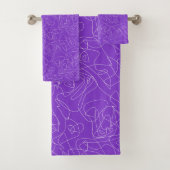 white abstract curved lines on a purple background bad handdoek (Insitu)